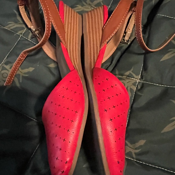 White Mountain Red X Flats - Picture 4 of 6